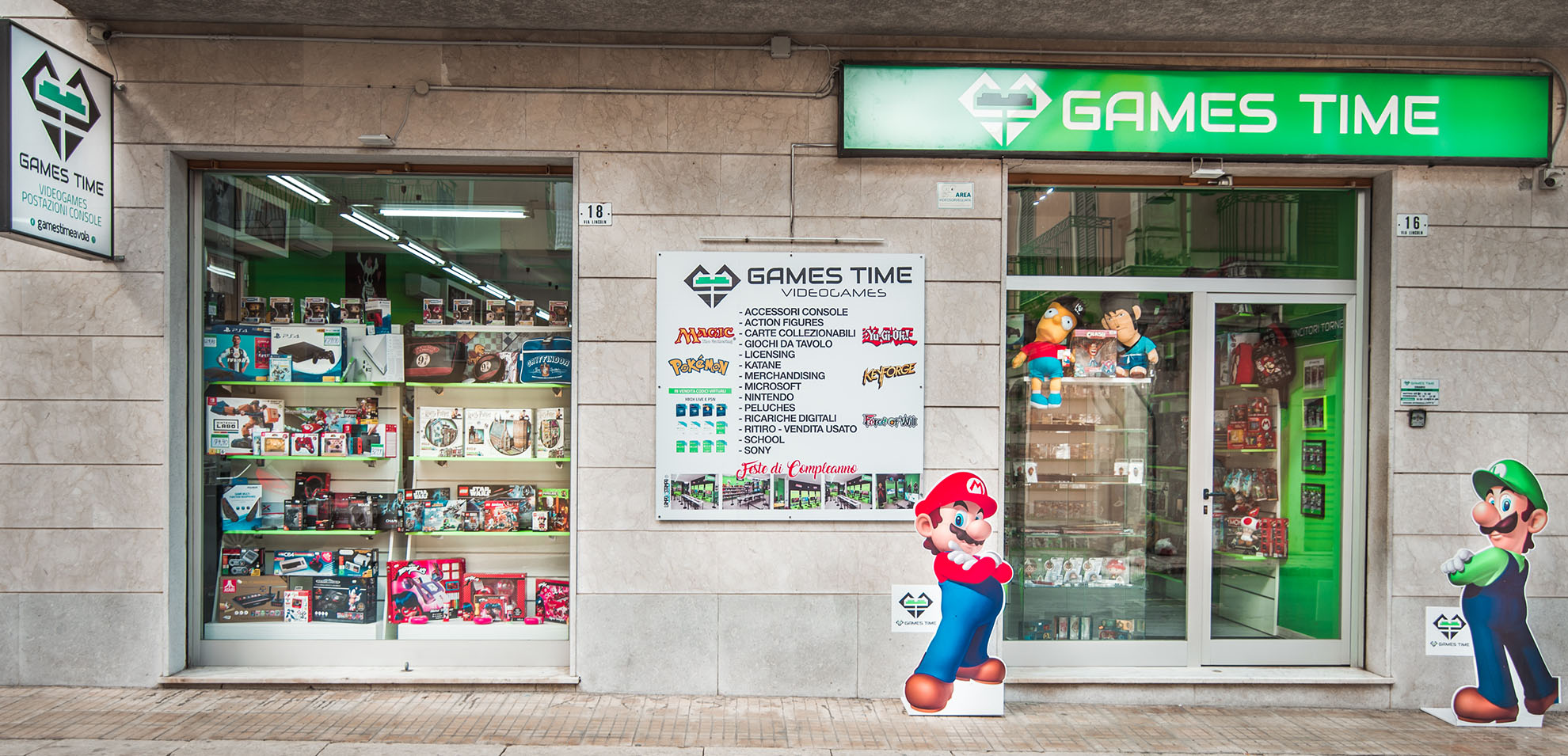 Vetrina di uno store Games Time